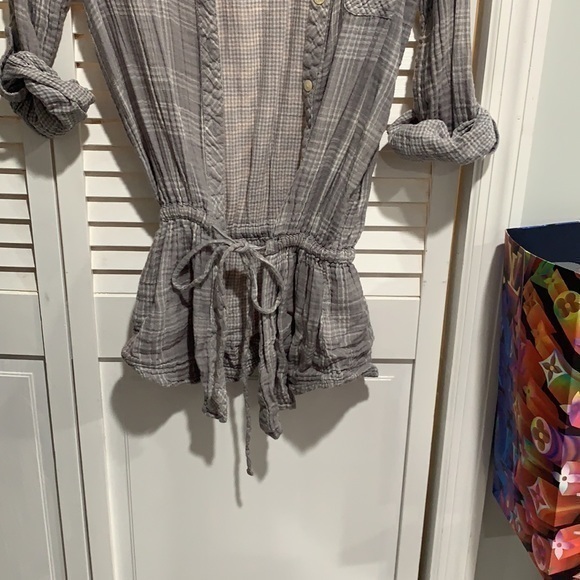 Old Navy Gray & white plaid flannel with waist tie - Picture 3 of 9